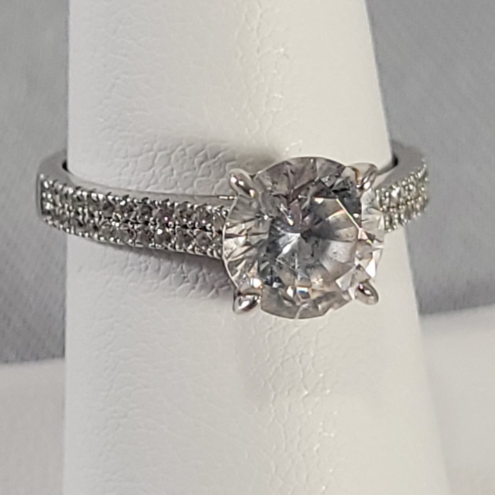 Jeulia Engagement Ring Sterling Silver Women Size 6.5 Round Pavé Band 925